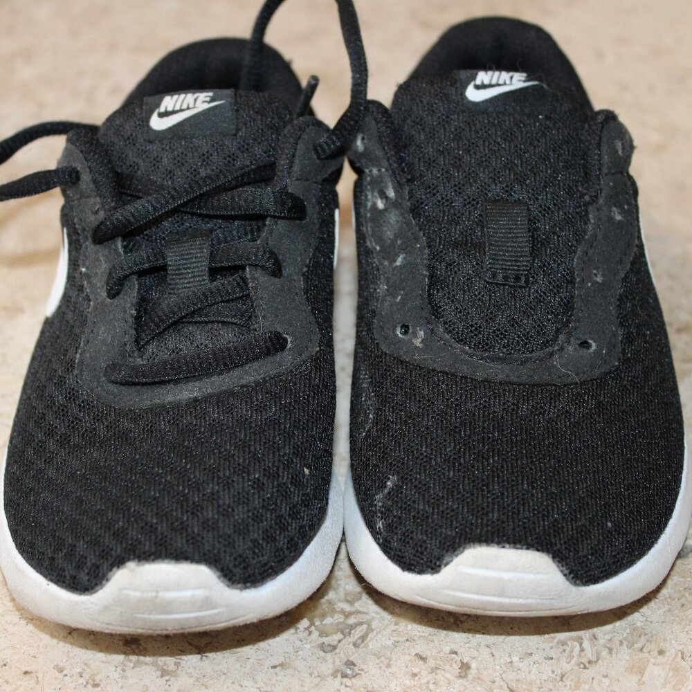 Mesh Light-Weight Nike tennis shoes